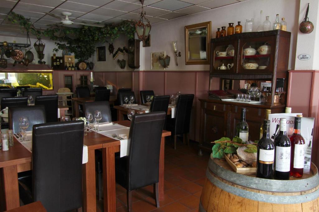 Hotel Restaurant Zeeland Tholen Exterior photo